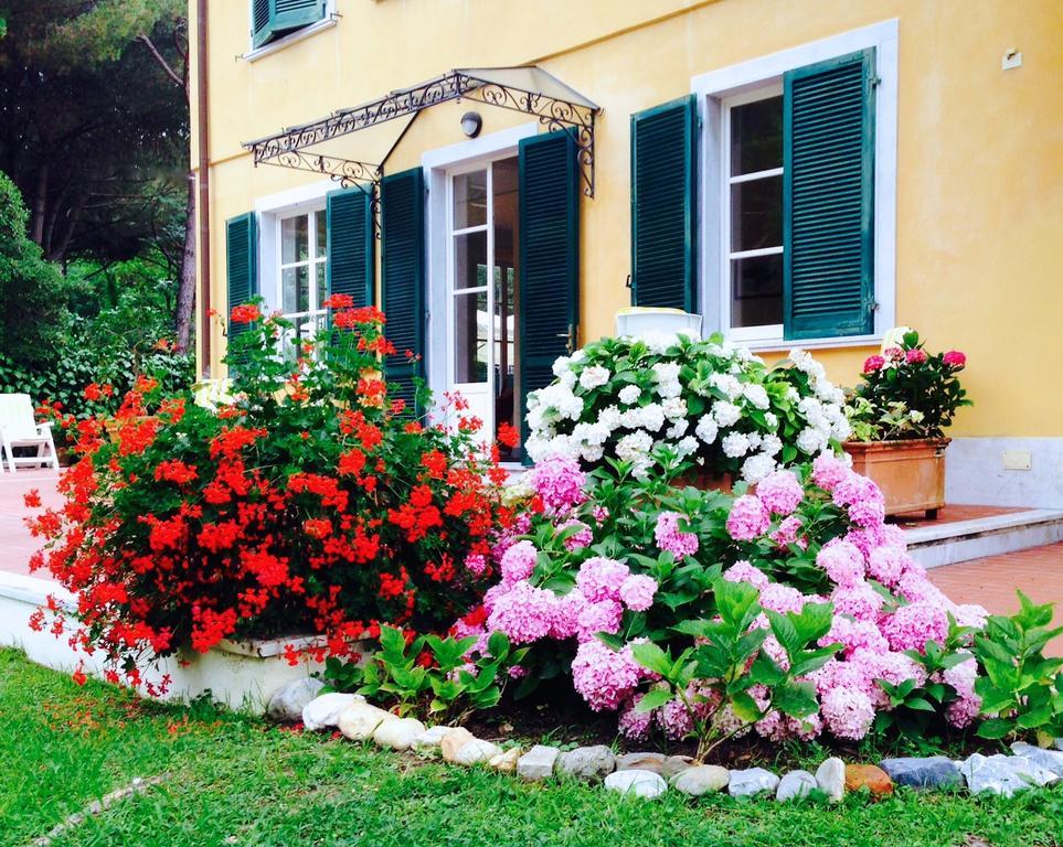 Hotel Villa Fiorisella Marina di Massa Exterior photo