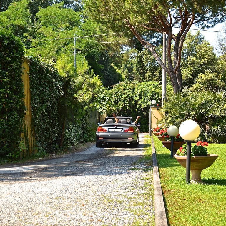 Hotel Villa Fiorisella Marina di Massa Exterior photo