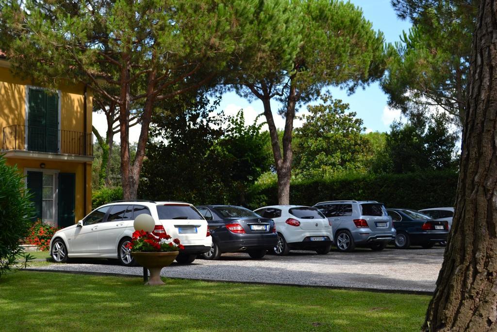 Hotel Villa Fiorisella Marina di Massa Exterior photo