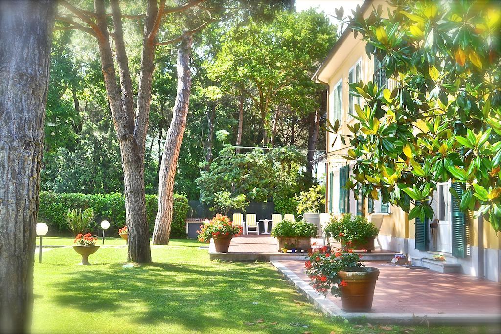 Hotel Villa Fiorisella Marina di Massa Exterior photo