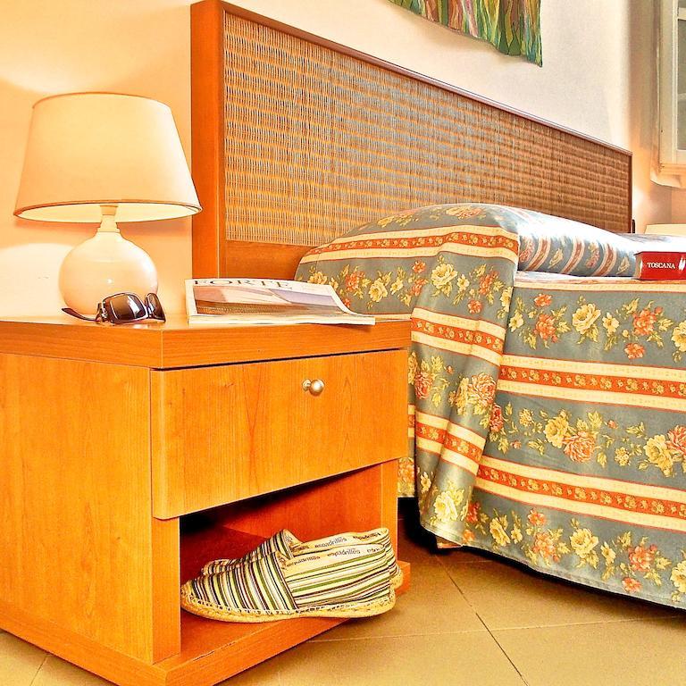 Hotel Villa Fiorisella Marina di Massa Room photo