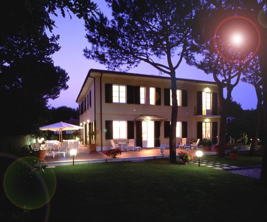 Hotel Villa Fiorisella Marina di Massa Exterior photo